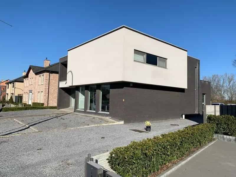 Multifunctioneel Gebouw: Handel, Opslag, Studio & Appartement