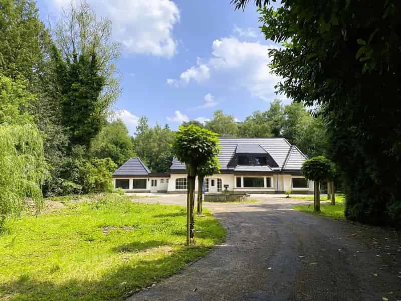 Huis te koop Brasschaat: unieke villa te renoveren