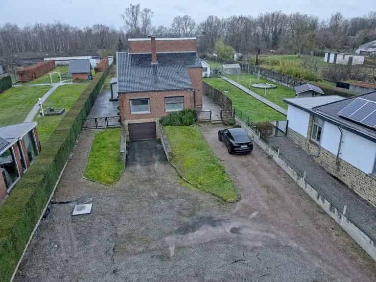 Villa te renoveren in Falisolle
