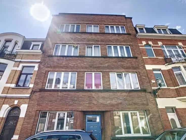Appartement 2 slaapkamers te koop gerenoveerd terras kelder