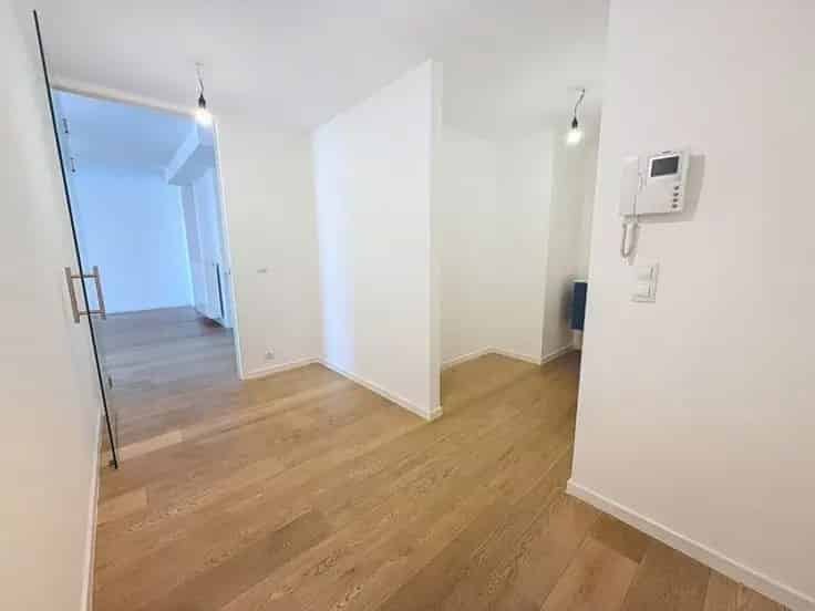 UP SITE Toren Appartement Te Koop - 1 Slaapkamer - Uitzicht Kanaal