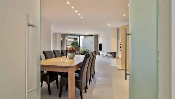 Kantoor met woning te koop in Zwevezele