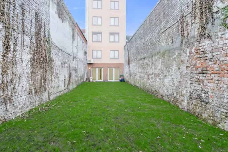 Appartement te koop Oostende: Gerenoveerd 1 slpk met grote tuin