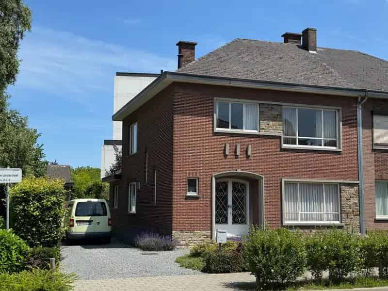 Te renoveren halfopen bebouwing nabij stad en E313