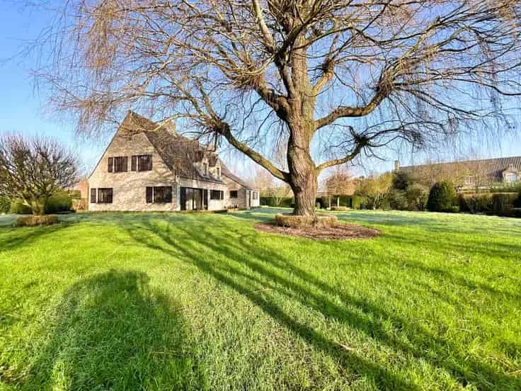 Villa te Koop Knokke: Ruime 5 Slaapkamers 2 Badkamers Grote Tuin