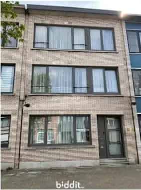 Appartement met Berging en Tuin