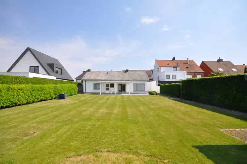 Huis te koop in Kuurne Centrum 1078m² perceel