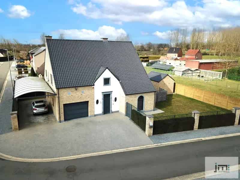 Huis te koop: Ruime woning met 3 slaapkamers en tuin