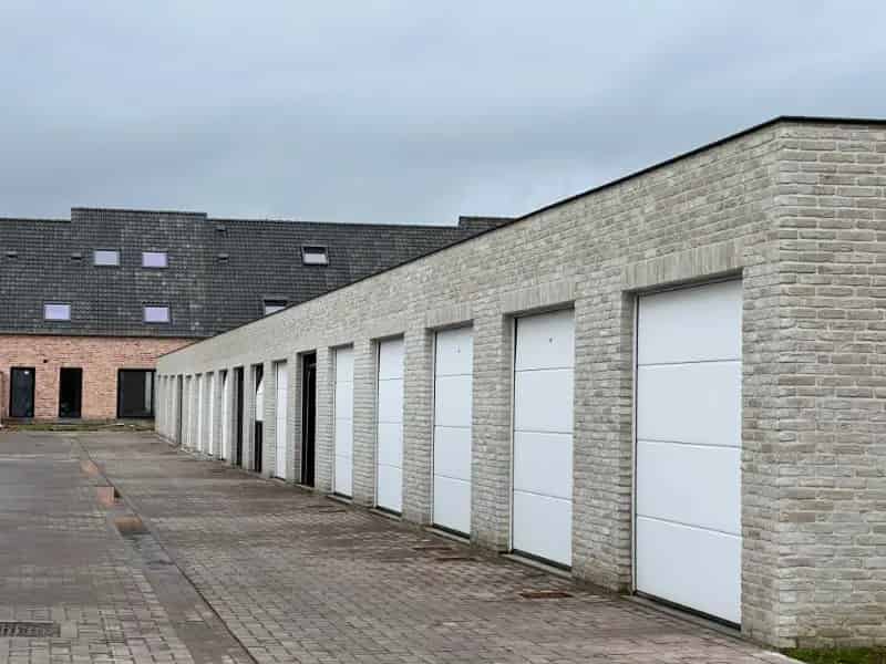 Garagebox te huur - 28m² - Automatische poort - Zonnepaneel