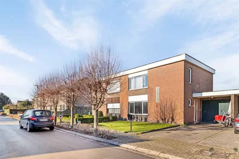 Huis te koop Eindhout: Instapklare 3 Slaapkamers, Garage, Gerenoveerd