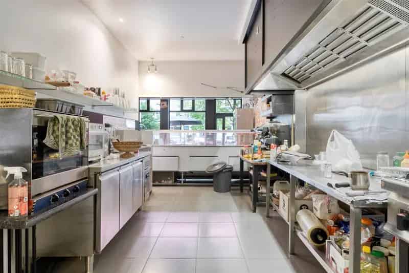 Handelspand met Appartement te Huur Ronse