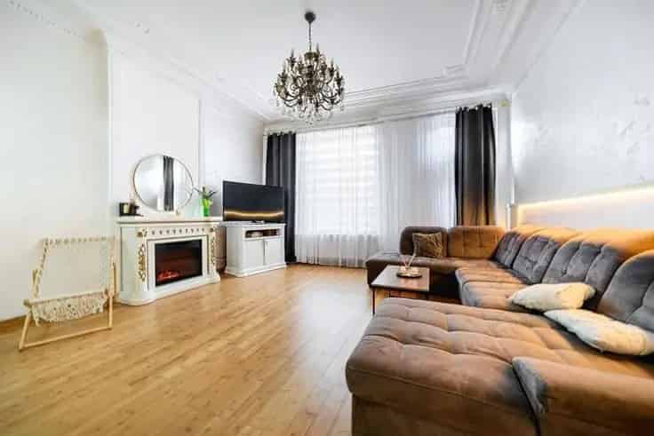 Huis Te Koop: Geheel gerenoveerde woning met 4 slaapkamers