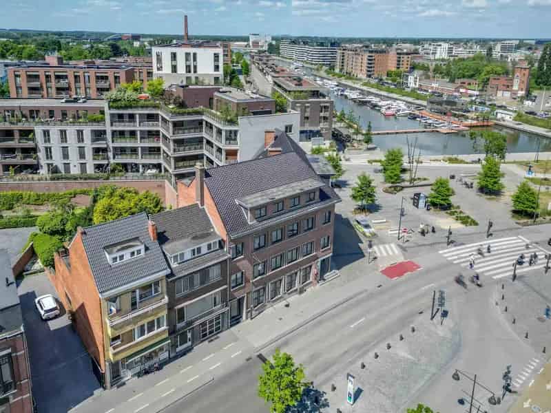 Handelspand met 2 Appartementen Hasselt Toplocatie