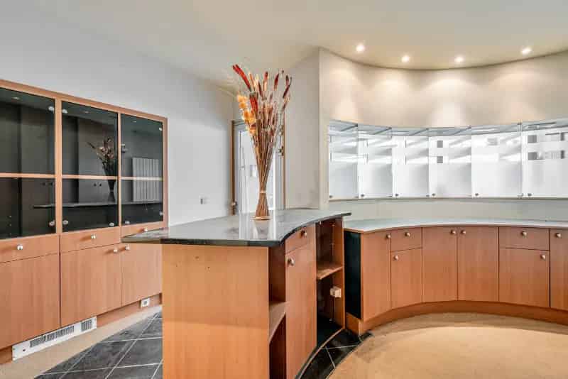 Huis te koop Gavere: Handelspand met Duplex Appartement