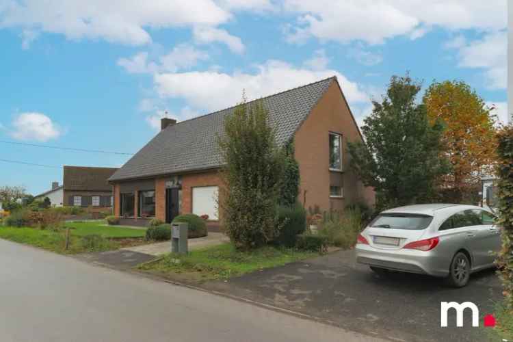 Huis te koop in Torhout met aangelegde tuin en zonneterras