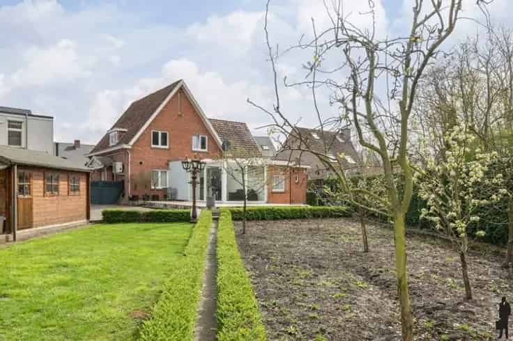 Huis Te Koop SKW: Gerenoveerde Woning met Tuin 1297m²