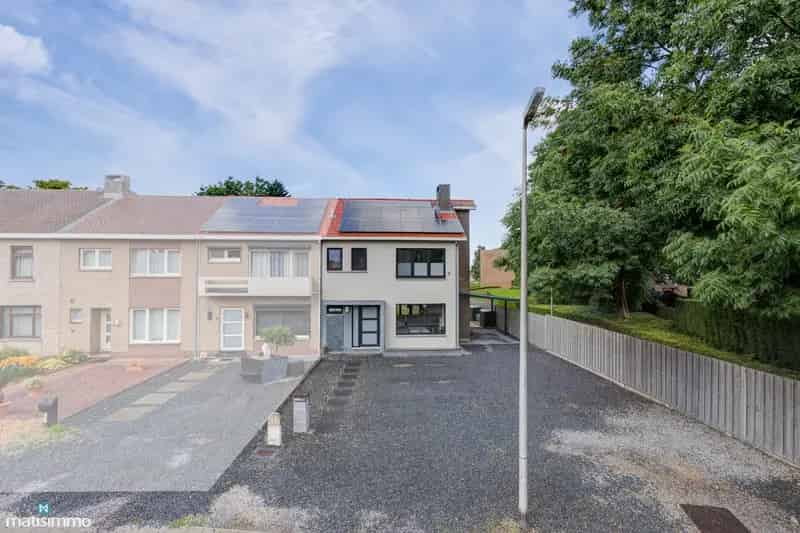 Gerenoveerde woning te huur Lanaken 3 slaapkamers tuin carport