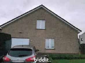 Mooie Woning Met Tuin Nabij Scholen En Winkels