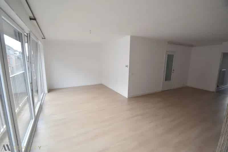 3 Slaapkamer Appartement Te Koop Nabij Station
