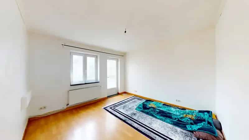 Huis te Etterbeek: 3 Appartementen en Duplex Nabij Place Saint Antoine