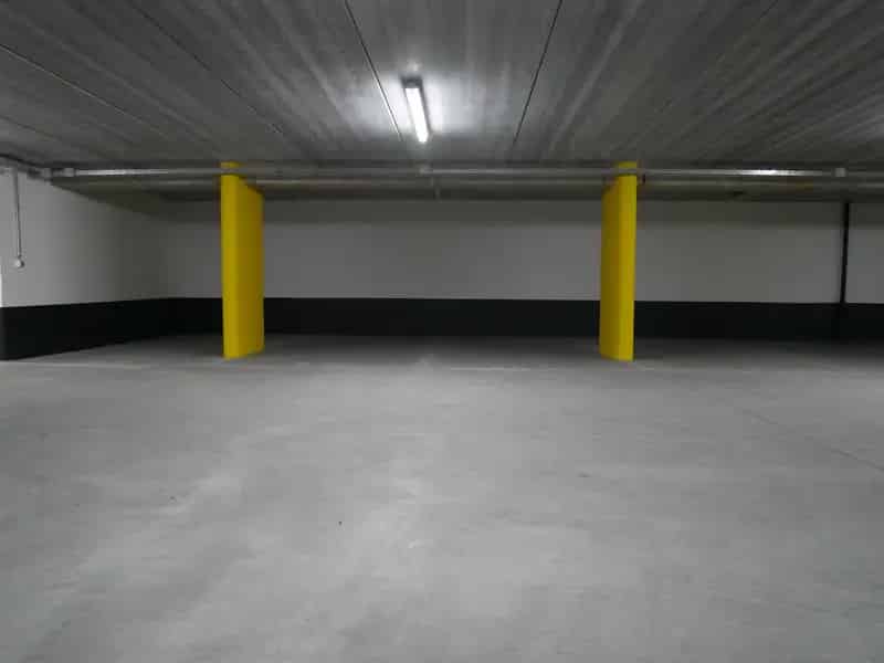 Garage te koop nabij Stefaniaplein en Louizalaan