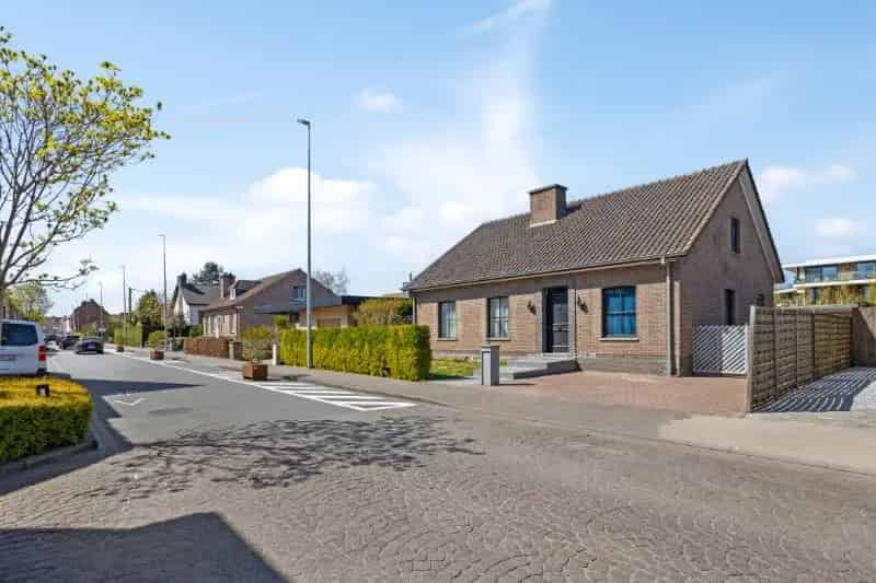 Ruime woning 4 slaapkamers te Rumbeke