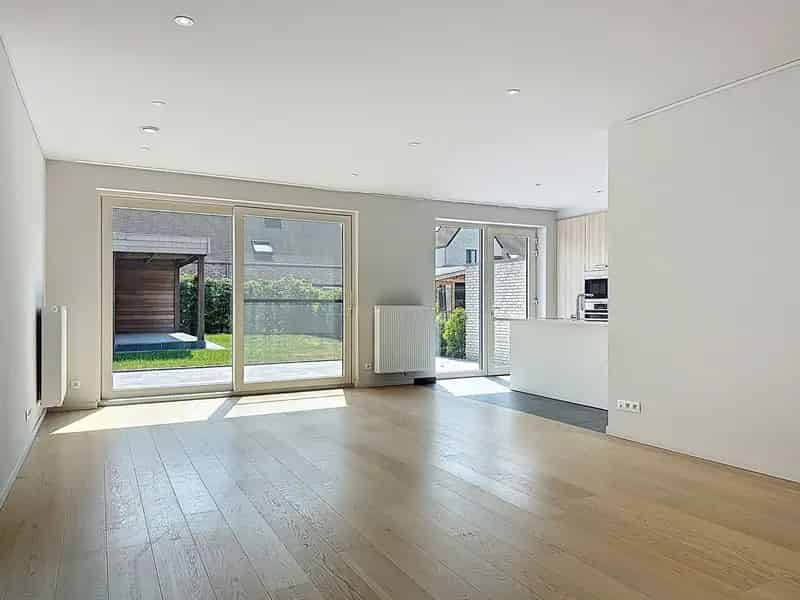 Luxueuze 5 Slaapkamers Driegevelvilla