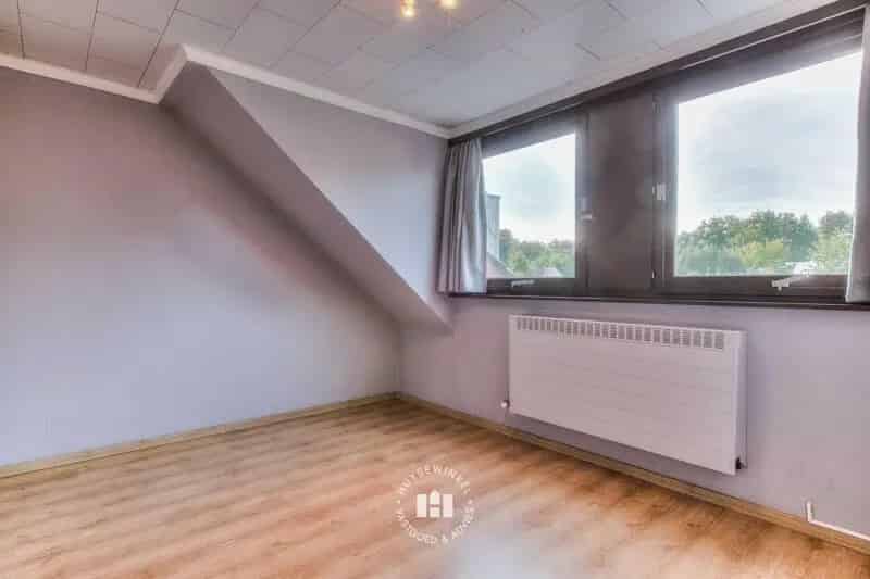 Bel-

étage Te Koop Nabij Centrum Waasmunster