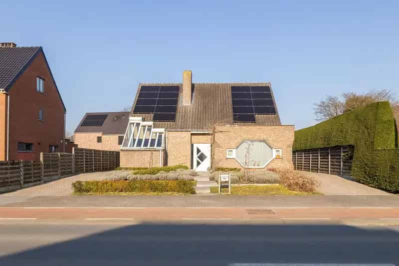 Energiezuinige woning met zwembad te koop