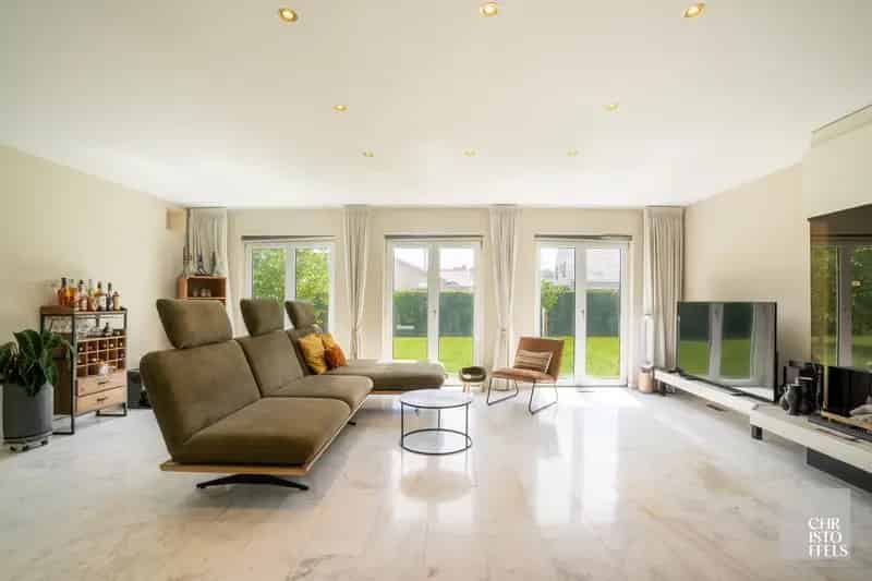 Ruime villa 4 slaapkamers zwembad 1321m2