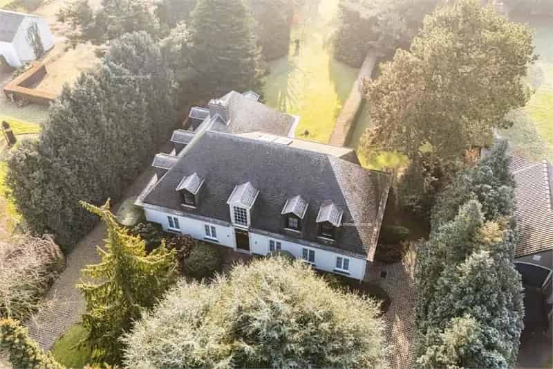 Huis te koop Idegem: Ruime villa met 5 slaapkamers en 2 woongedeeltes