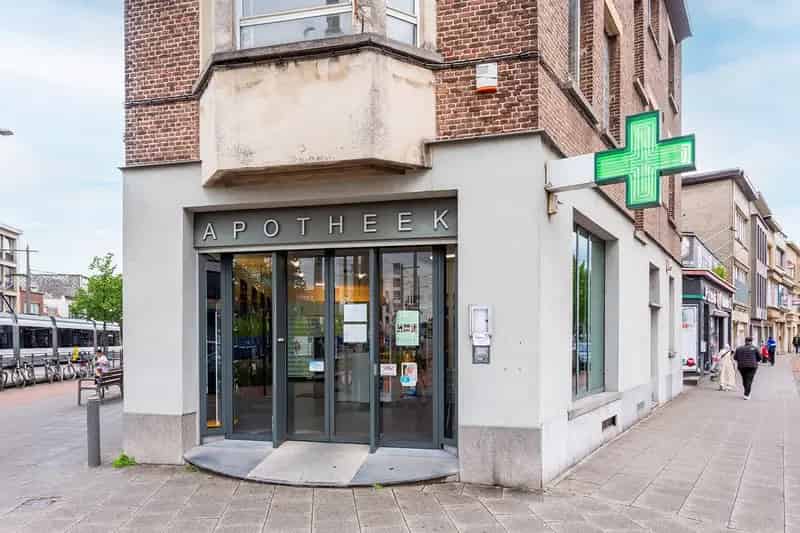 Op te frissen handelshuis centrale locatie