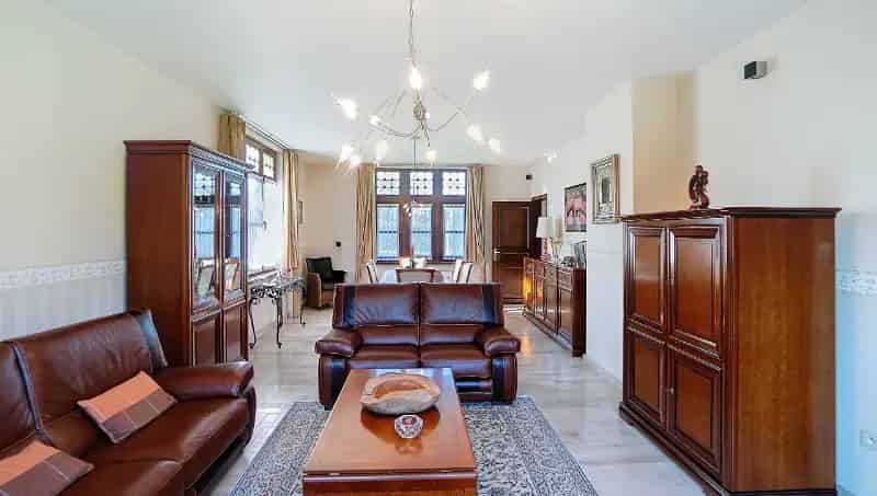 Huis te huur 267m² 4 slaapkamers Nabij winkels en scholen