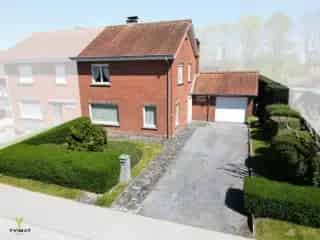 Huis te koop Moen - Ruime gezinswoning met tuin en garage