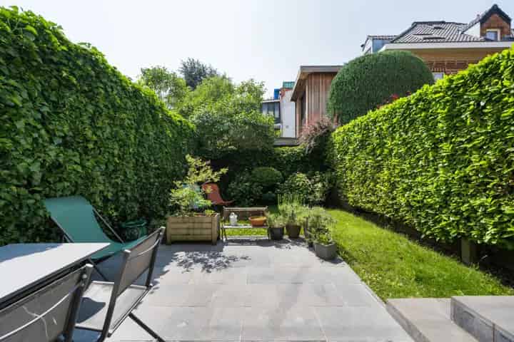 Te renoveren woning 4 slaapkamers Elsene