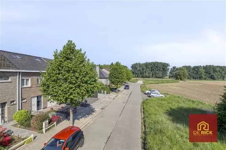 Te Koop: Ruime 3 Slaapkamer Huis Nabij Winkels
