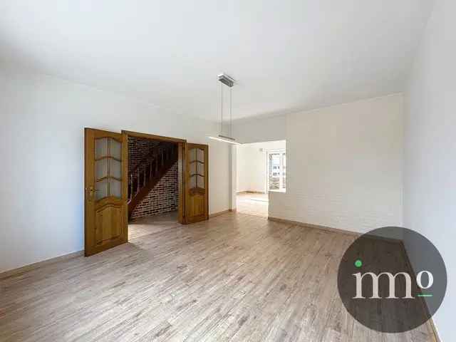 Gerenoveerde Driegevelwoning te Pajottegem