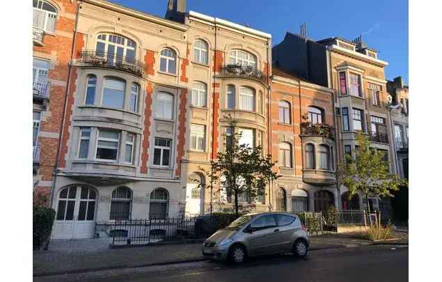 Huur 1 Slaapkamer Appartement 65m² Schaerbeek