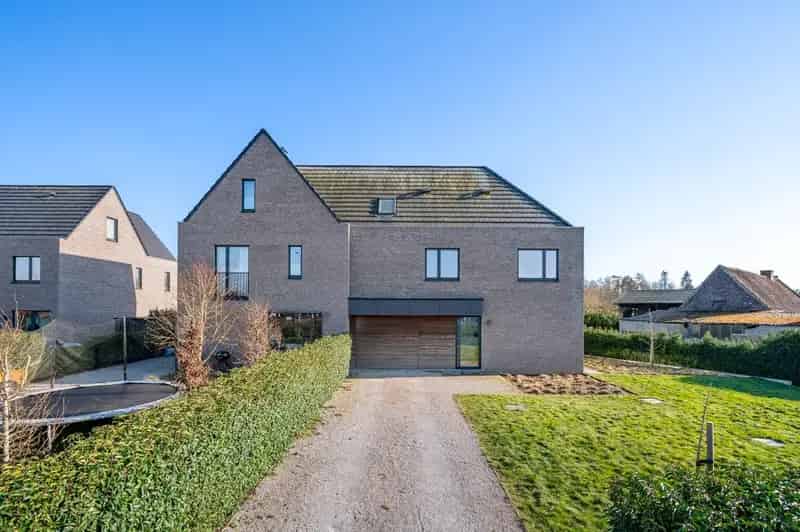 Instapklare woning met 4 slaapkamers en een eindeloos uitzicht