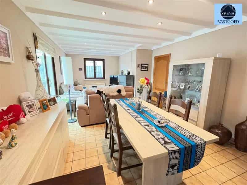 Halfopen Bebouwing te Roosdaal met Slaapkamers en Garage