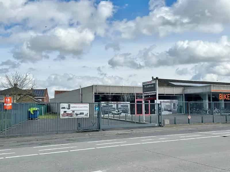 Showroom te huur langs drukke weg Ieper Veurne