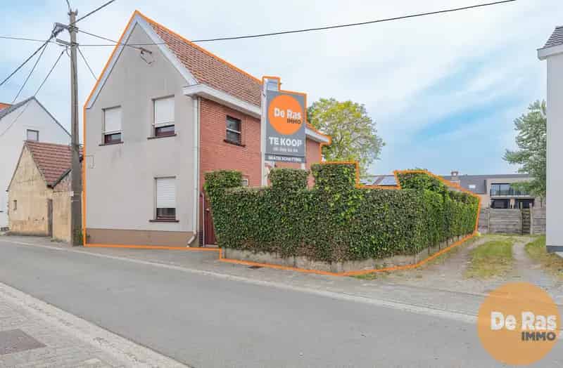 Te renoveren woning met tuin in Uitbergen