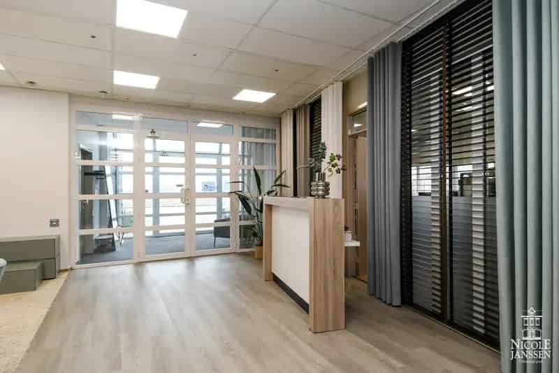 Handelspand 1050m² ruim en luchtig