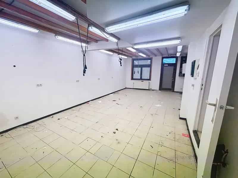 Te renoveren handelspand met appartement
