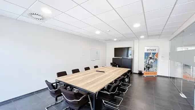 Magazijn met kantoor te huur Evergem