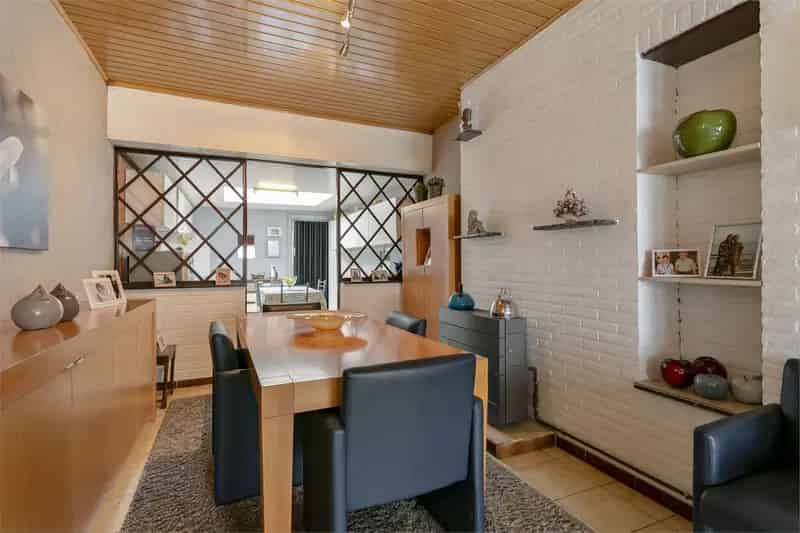 Huis te Koop Ruddervoorde: Rustige Woning met Potentieel