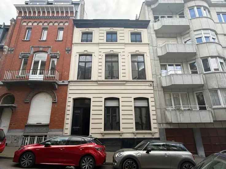 Huis Te Koop Sint-Gillis: Karaktervolle woning te renoveren