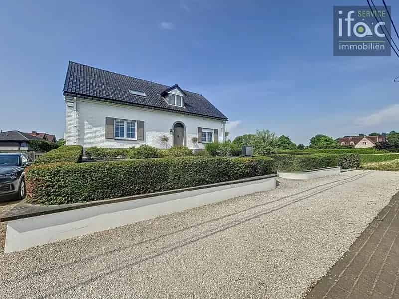 Huis te koop: Ruime villa met 4 slaapkamers en moderne voorzieningen