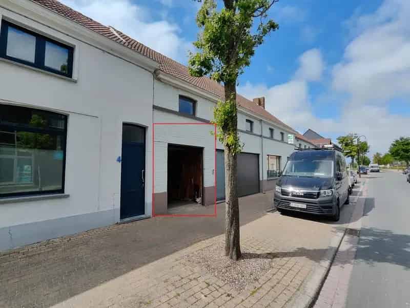Ruime Opslagplaats Garage te Huur De Haan