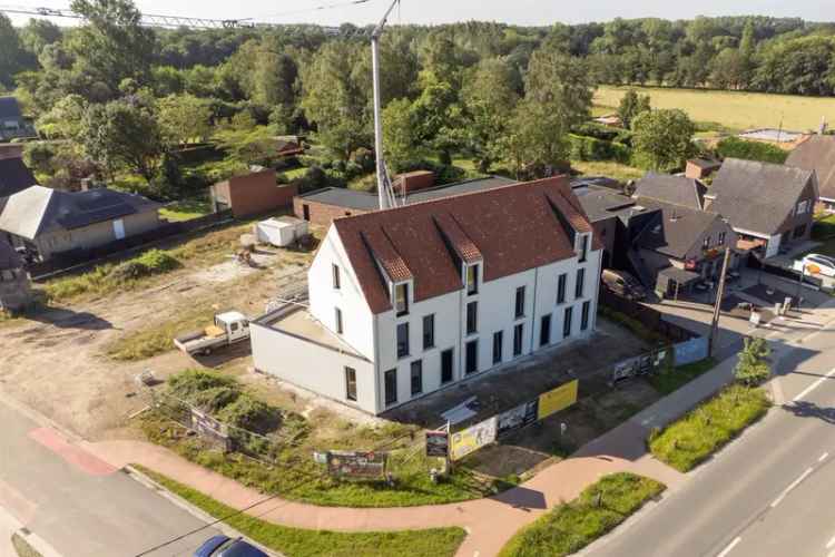 Woning met 4 slaapkamers en apart bureau met Zuid tuin.